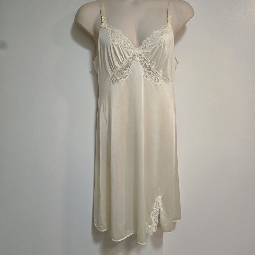 SHADOWLINE Size 38 Ivory Full Slip Dress Silky Nylon Y2K Lace Trim Lingerie